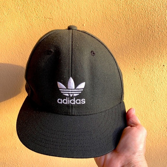 Adidas snap back - Picture 1 of 6